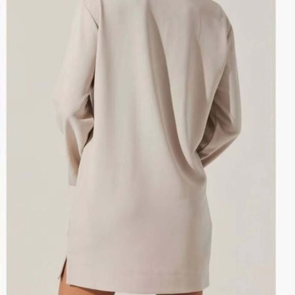 NWT Astr Tan Collar Long Sleeve Shift Dress Size M - Picture 2 of 9